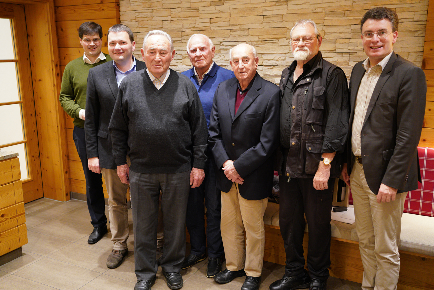  v.l.n.r stellv. Kreisvorsitzender Johannes Rothenberger, Vorsitzender Michael Schüle, Alfred Stantejsky (25 Jahre), Franz Zimmermann (50 Jahre), Hubert Braun (65 Jahre), Joachim Kölmel (40 Jahre), Bürgermeister Thorsten Erny; nicht auf dem Bild Albert Huber (65 Jahre)