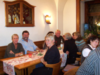 Bild vom gemeinsamen Ausklingen der Stadtf&uuml;hrung